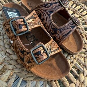 American Darling Brown and Black Sandals
